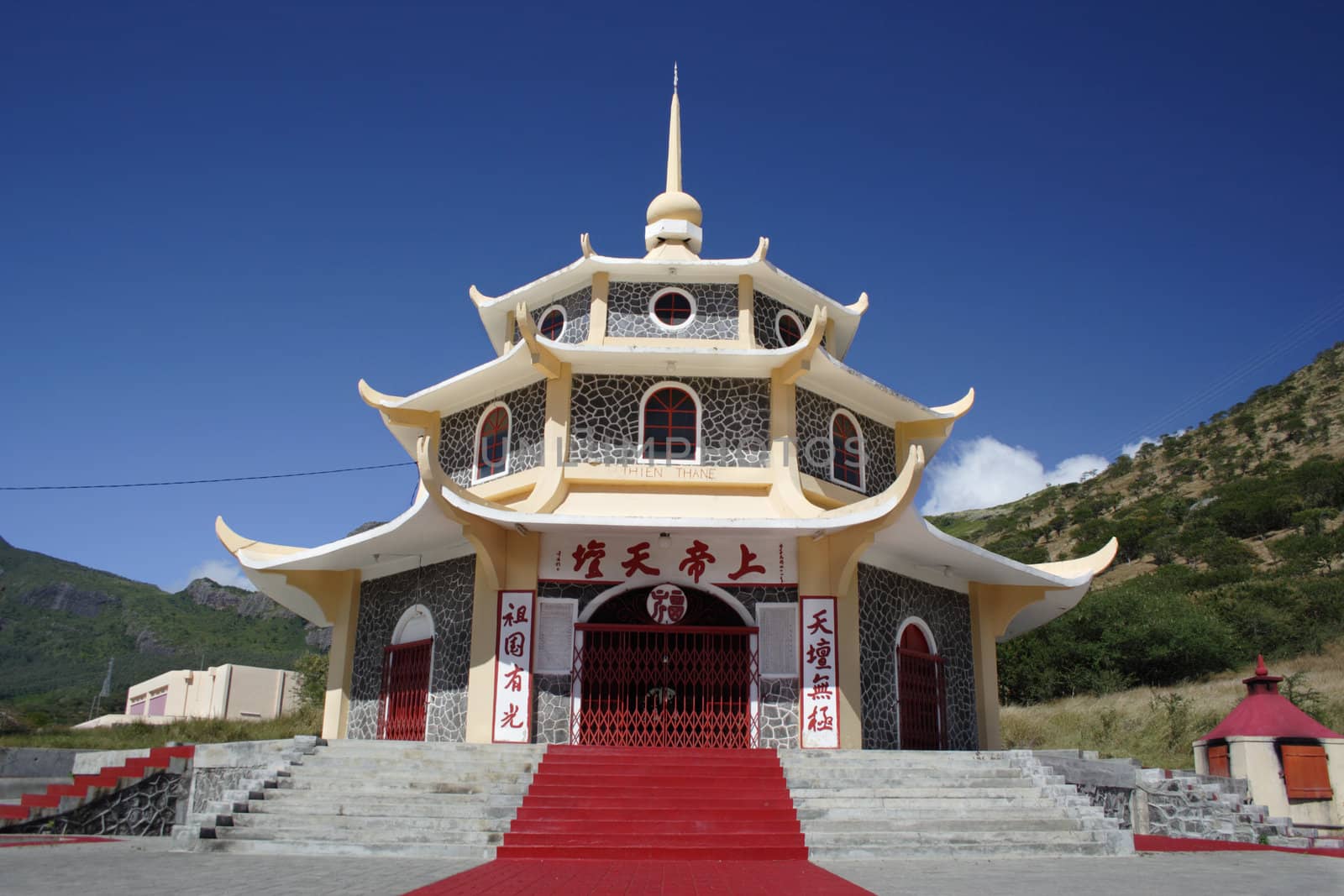 Image of Thien Thane pagoda, a chinese religious monument in Port Louis, Mauritius