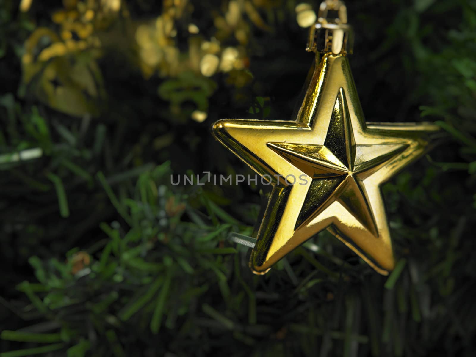 golden color of star on the christmas tree