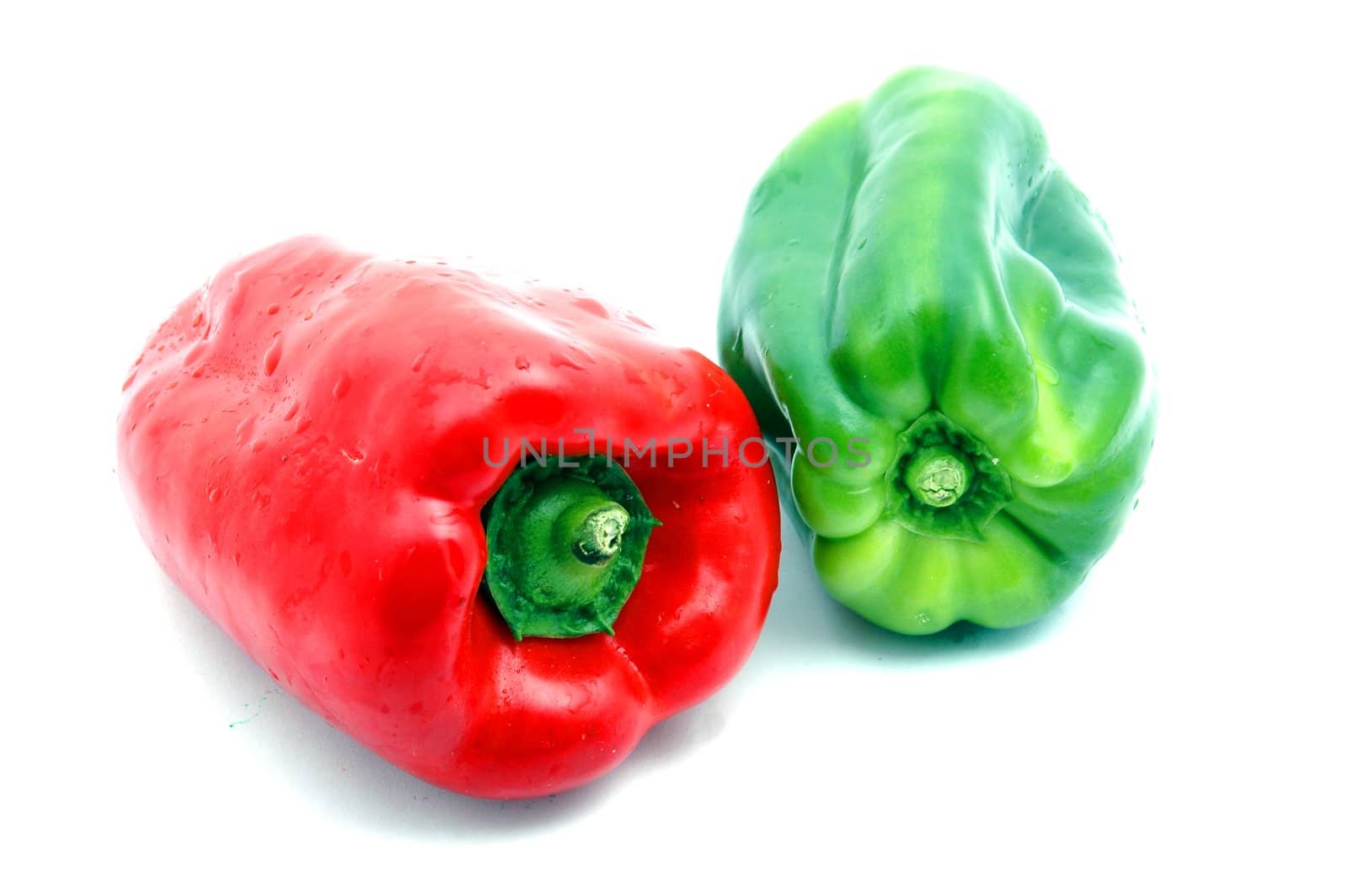 green and red peppers by raalves