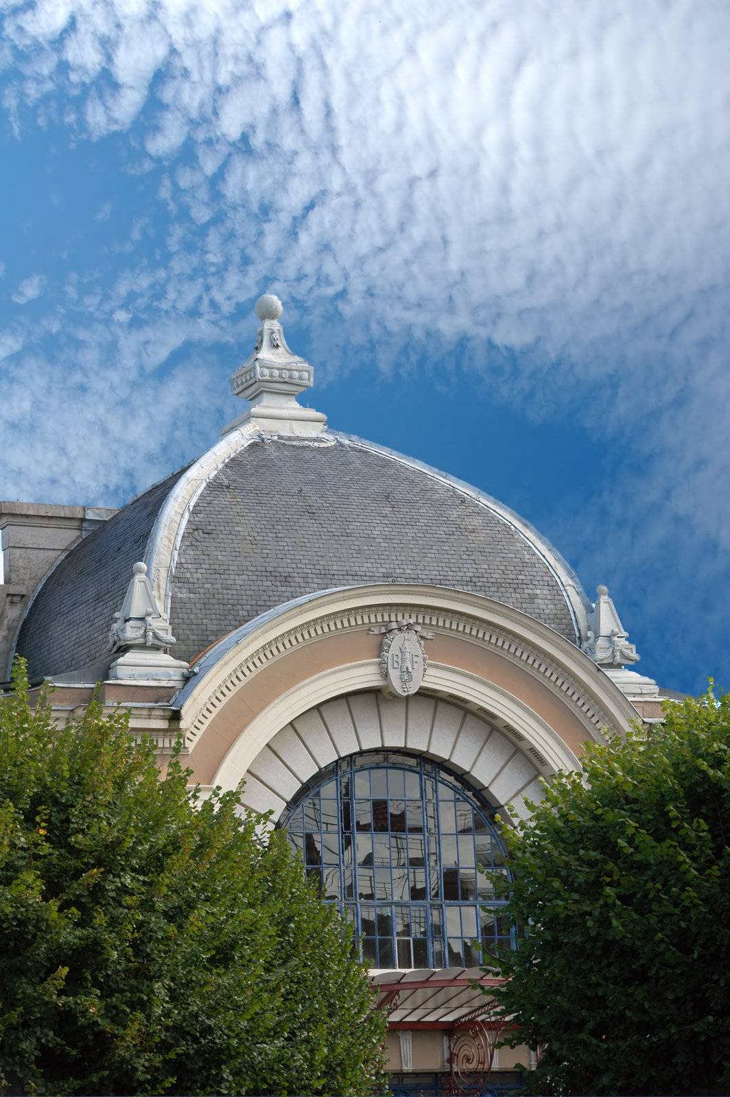 arched roof in france