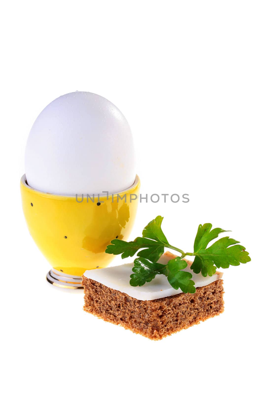 Egg in a yellow support with bread and bacon.