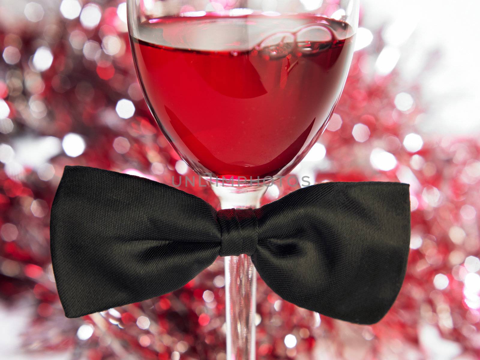 wine glass with bow tie 