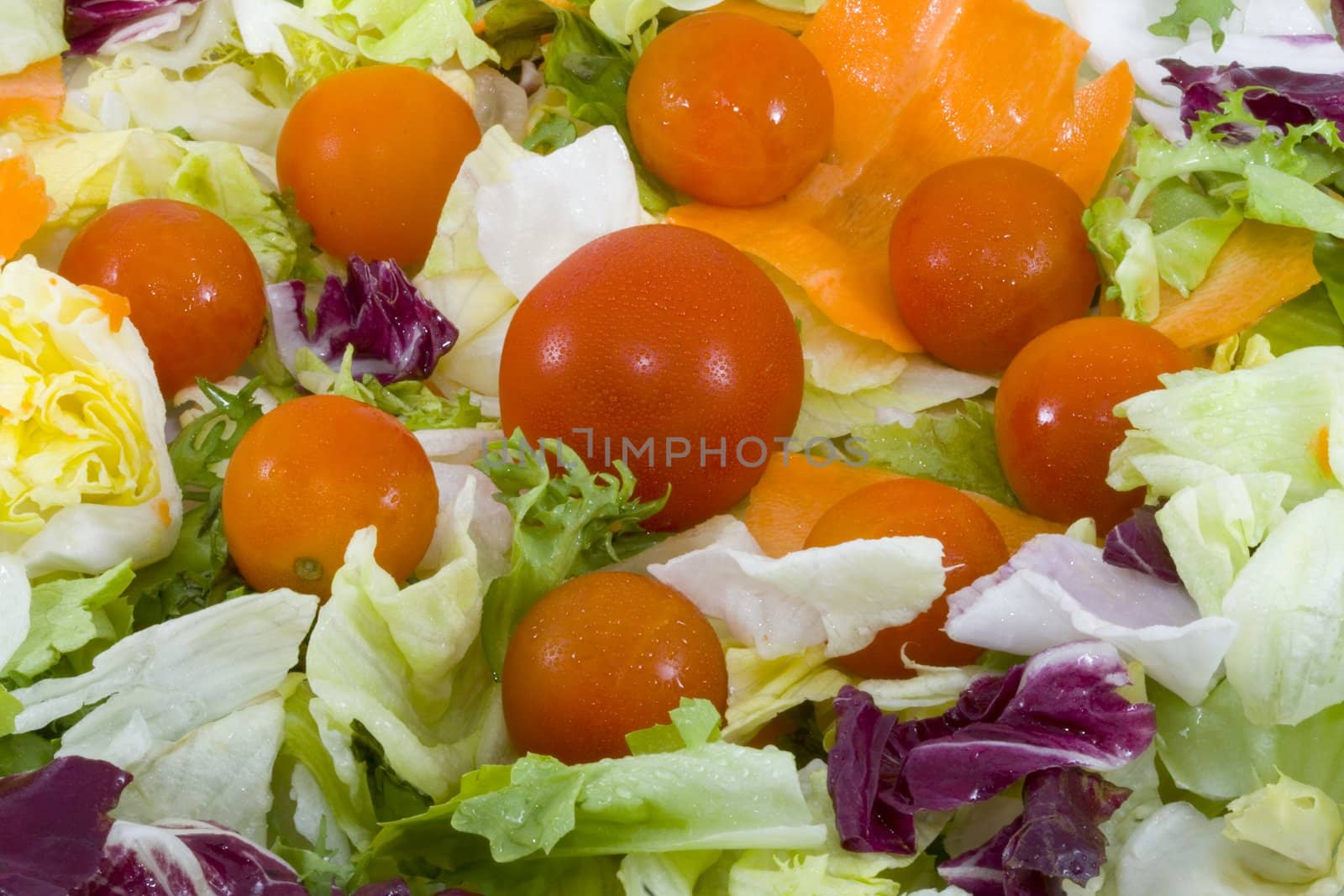 green salad with tomatoes - healthy eating - vegetables - close up