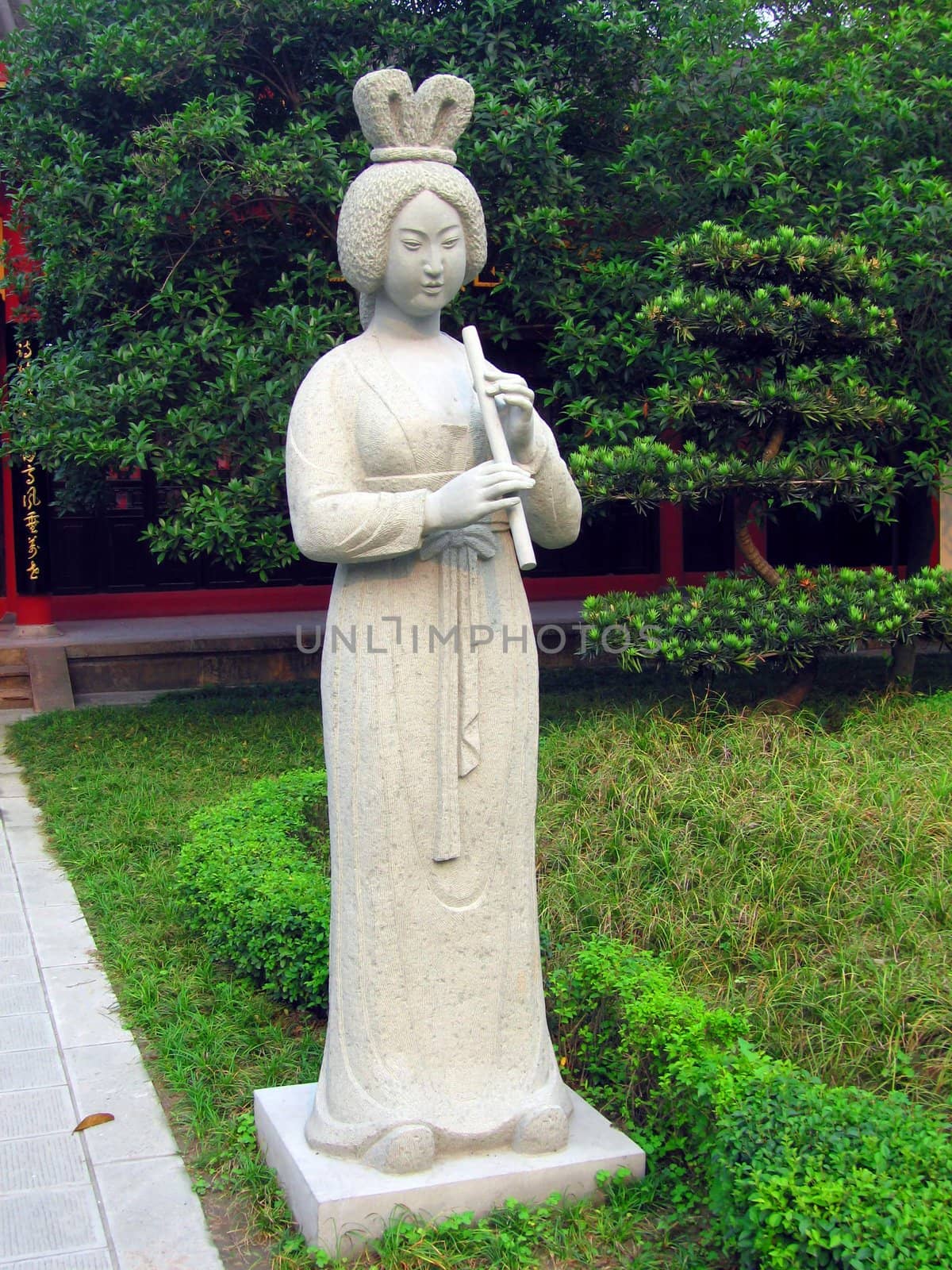 a sculpture of a china tang dynasty woman