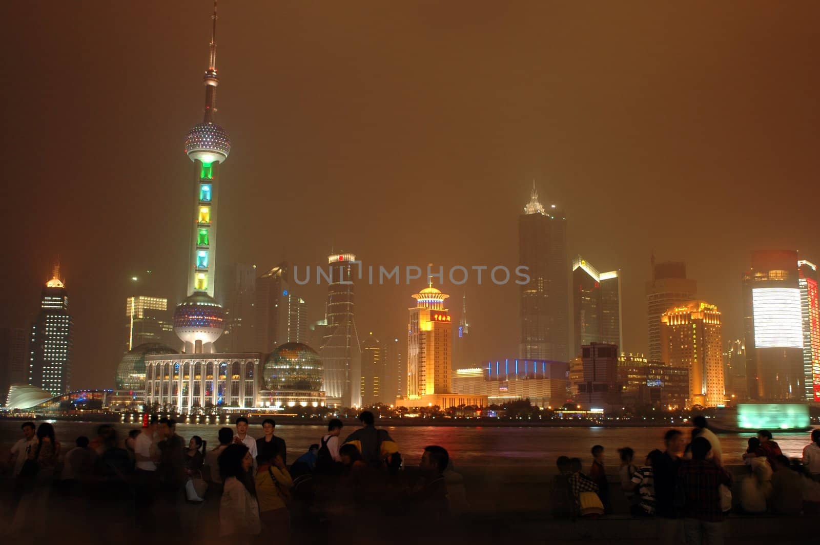 Shanghai - general view by night by bartekchiny
