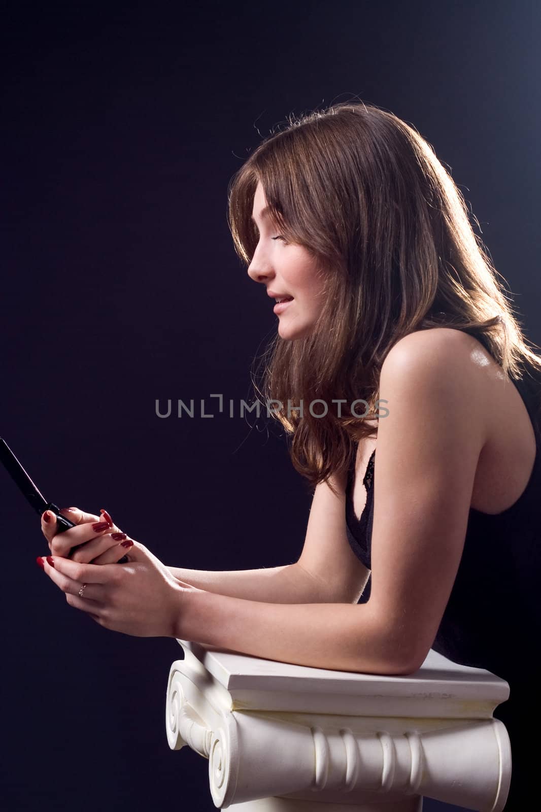 lady in black handing mobile phone
