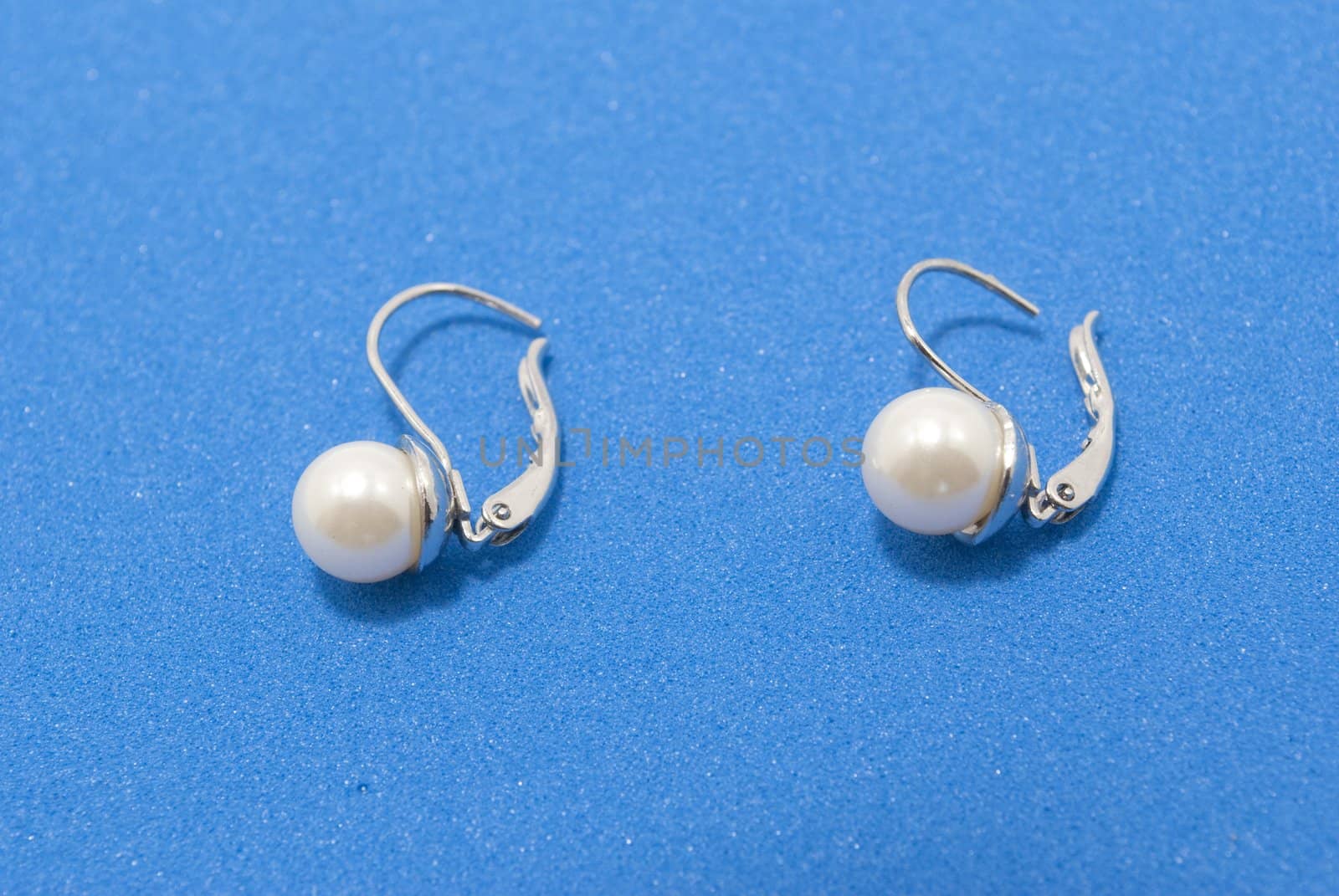 pearl earrings by lauria