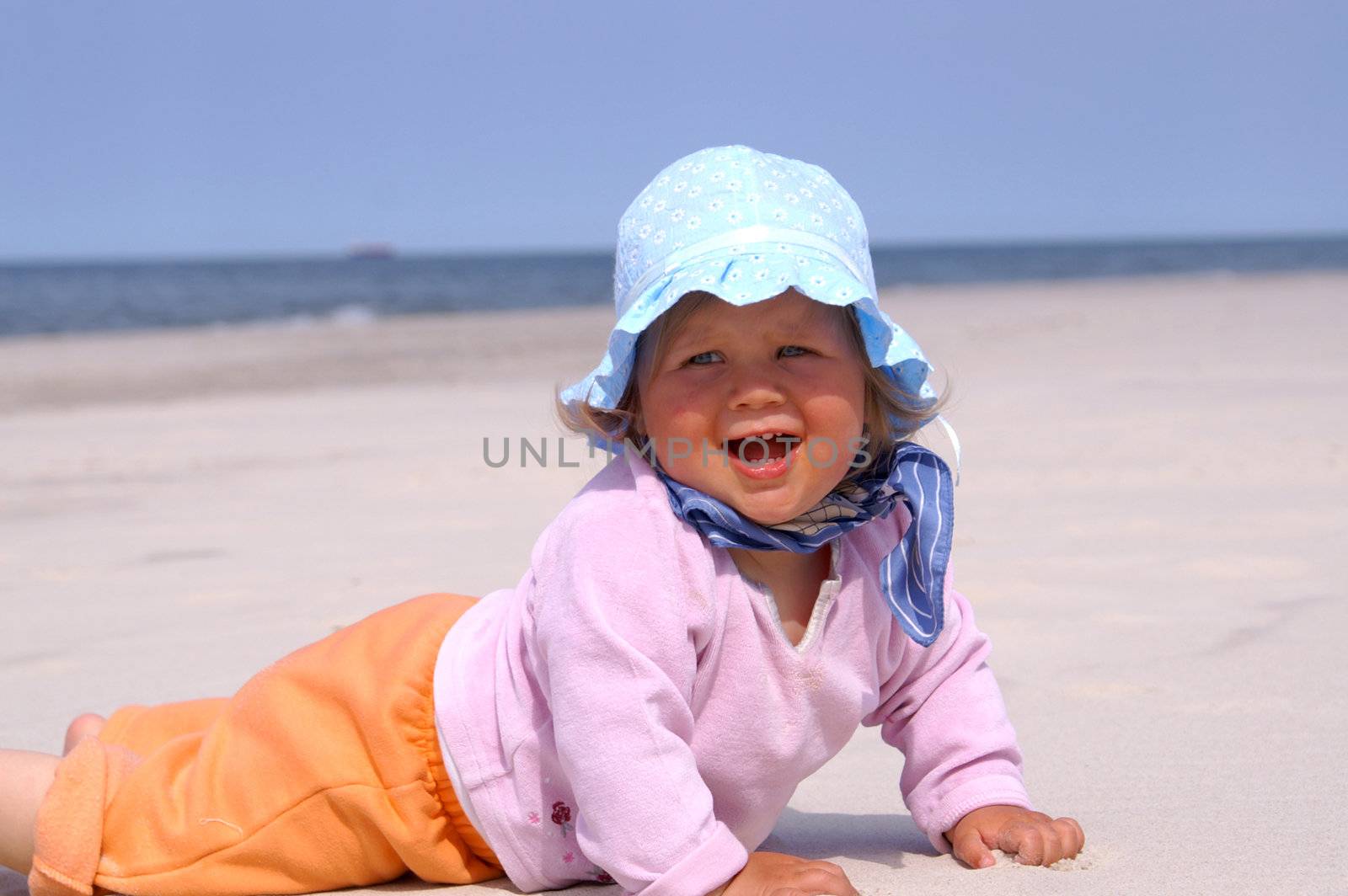 baby on beach by Arkadiusz