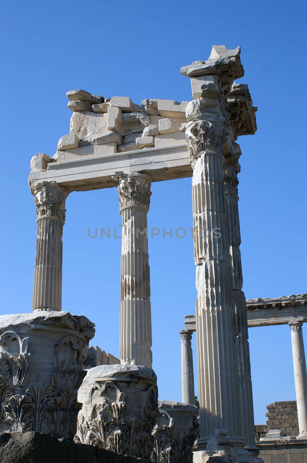 pergamon column2 by Arkadiusz
