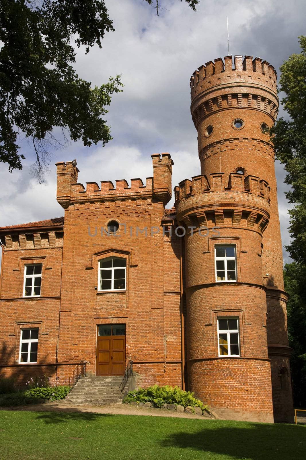 Castle Raudone by Nikonas