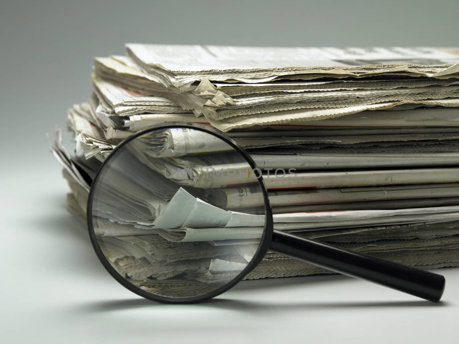 magnifying glass in front of newspaper