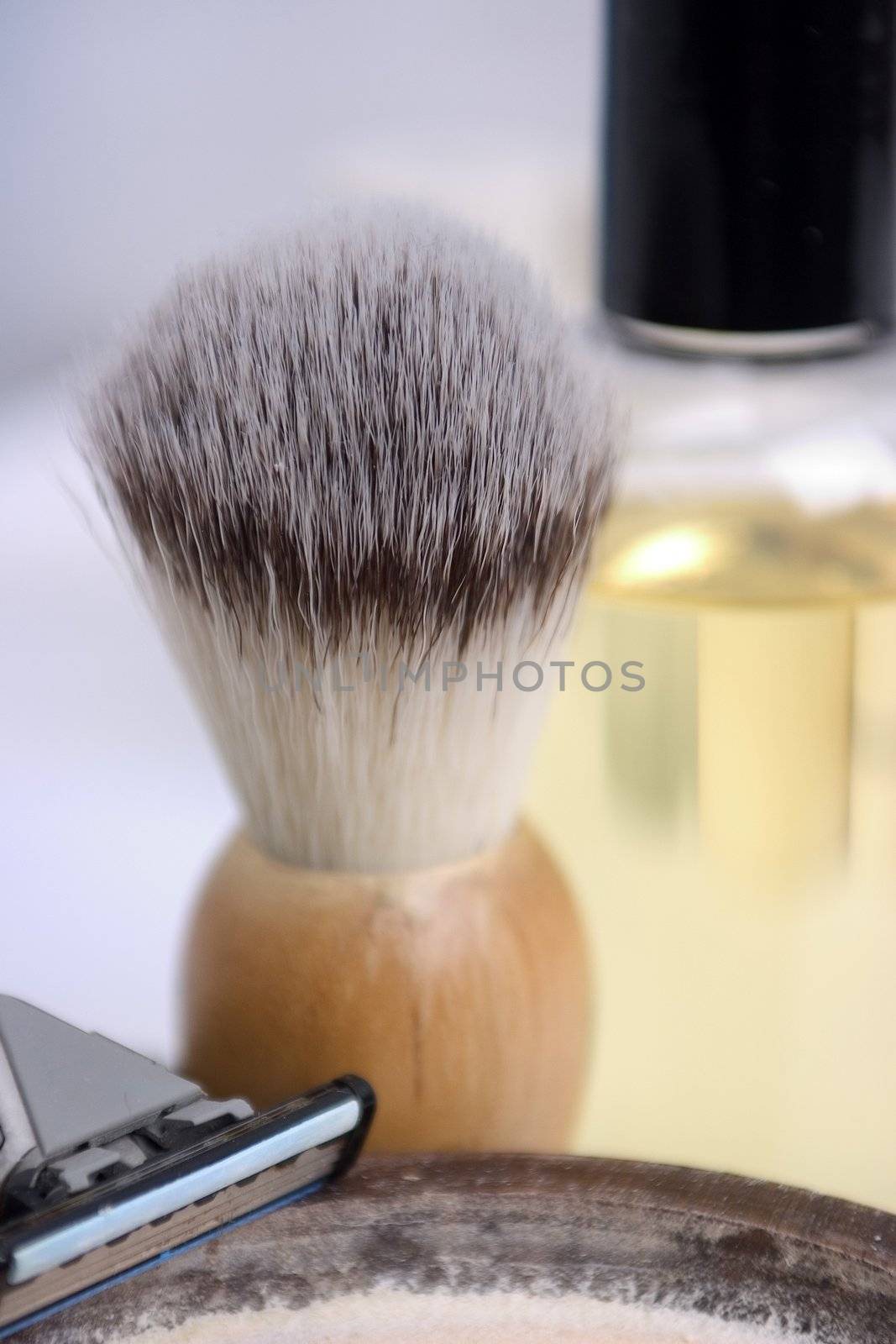 Equipment for shaving with focus on the shaving brush
