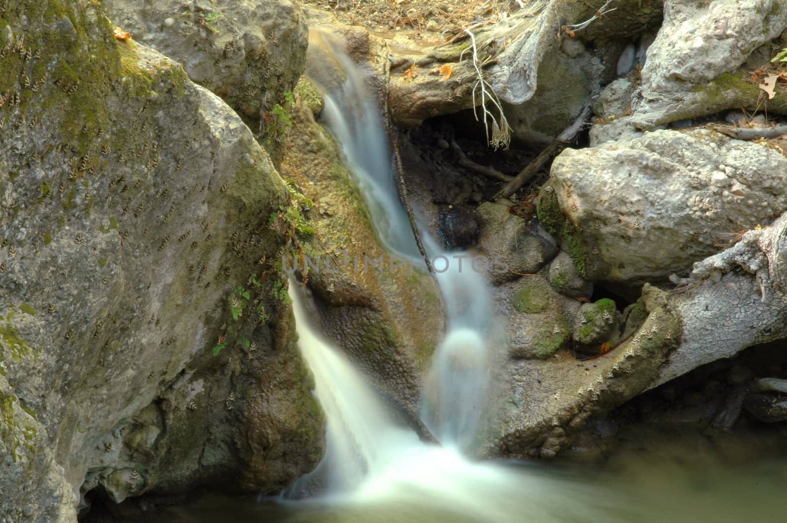 Small waterfall  by cfoto