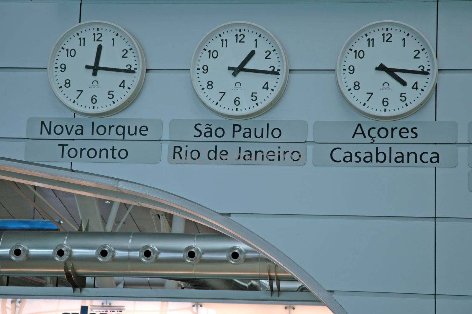clock details in airport of oporto by raalves