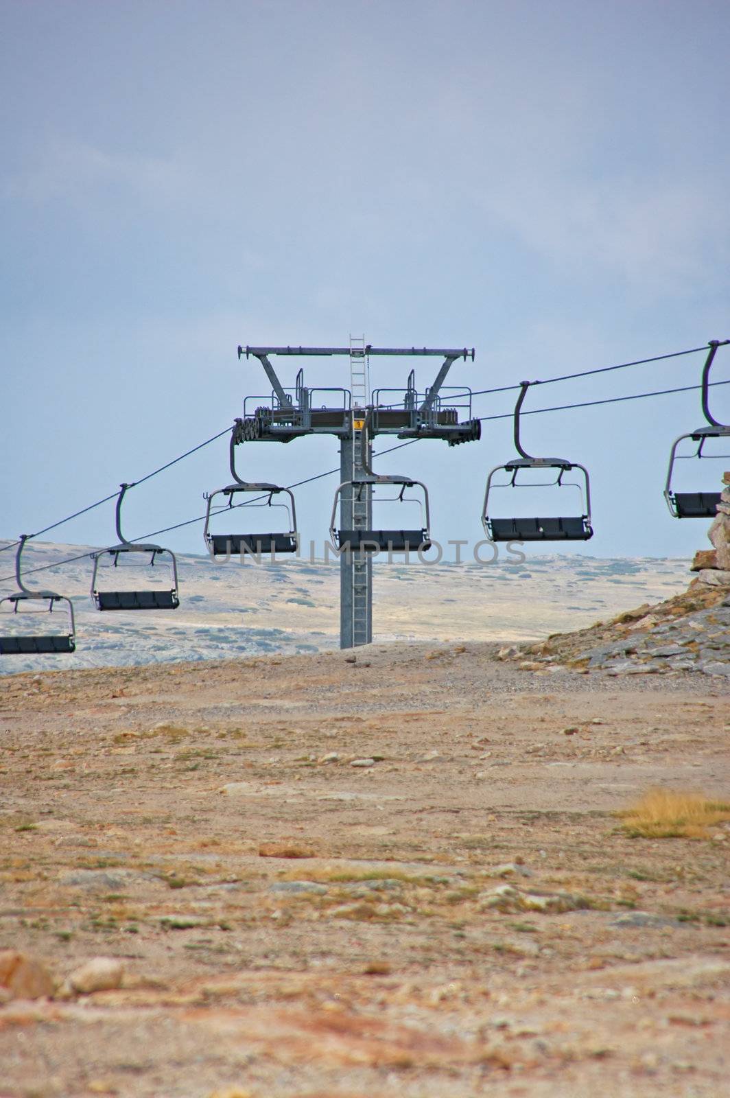 cableway in estrela mountain, portugal by raalves
