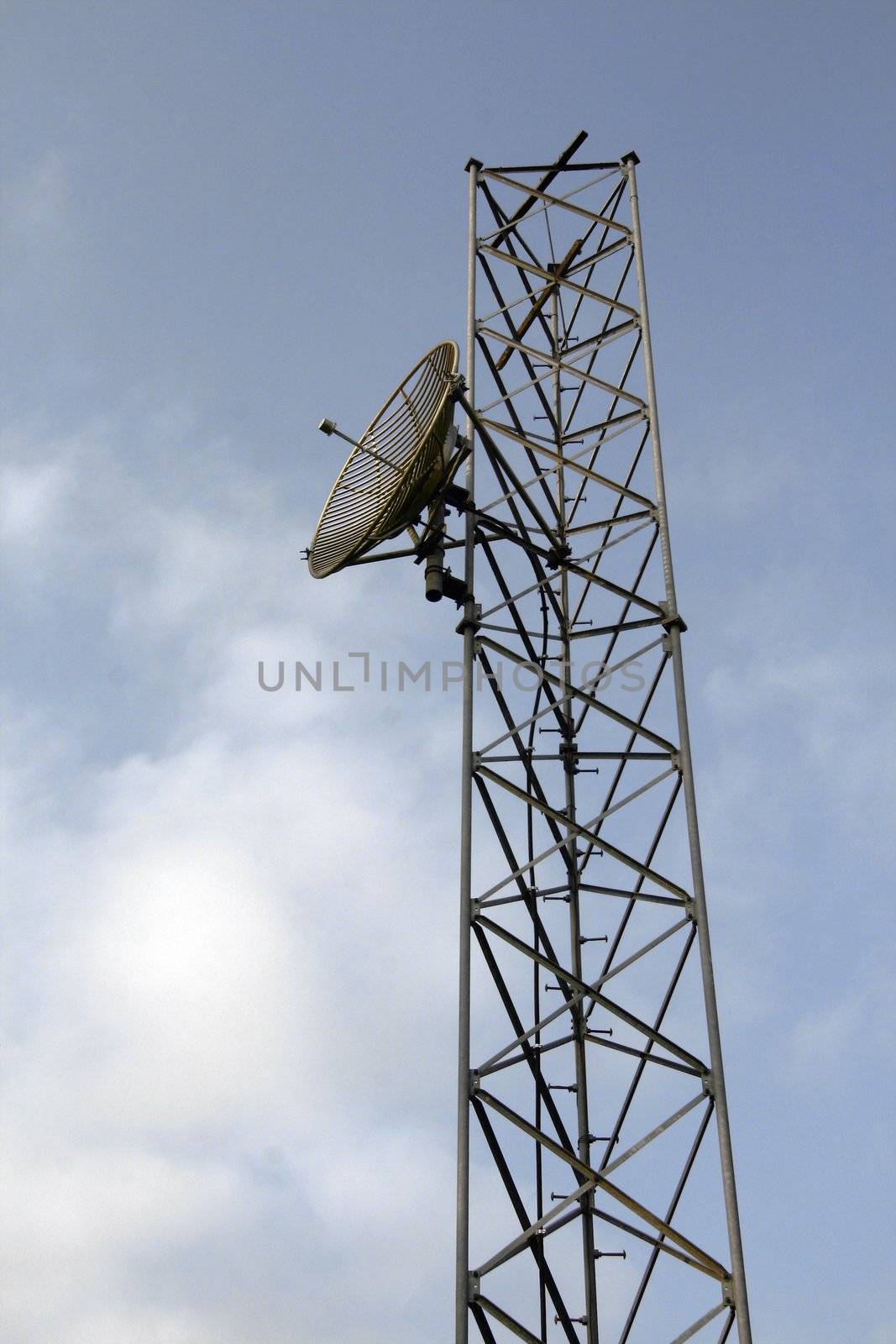 radio transmitter tower by jonasbsl