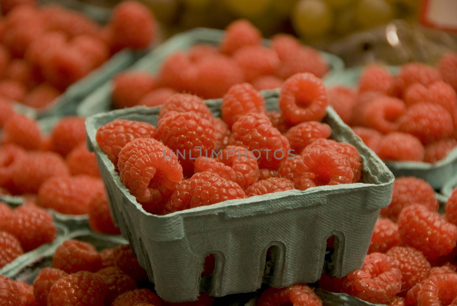 Fresh raspberries by seattlephoto
