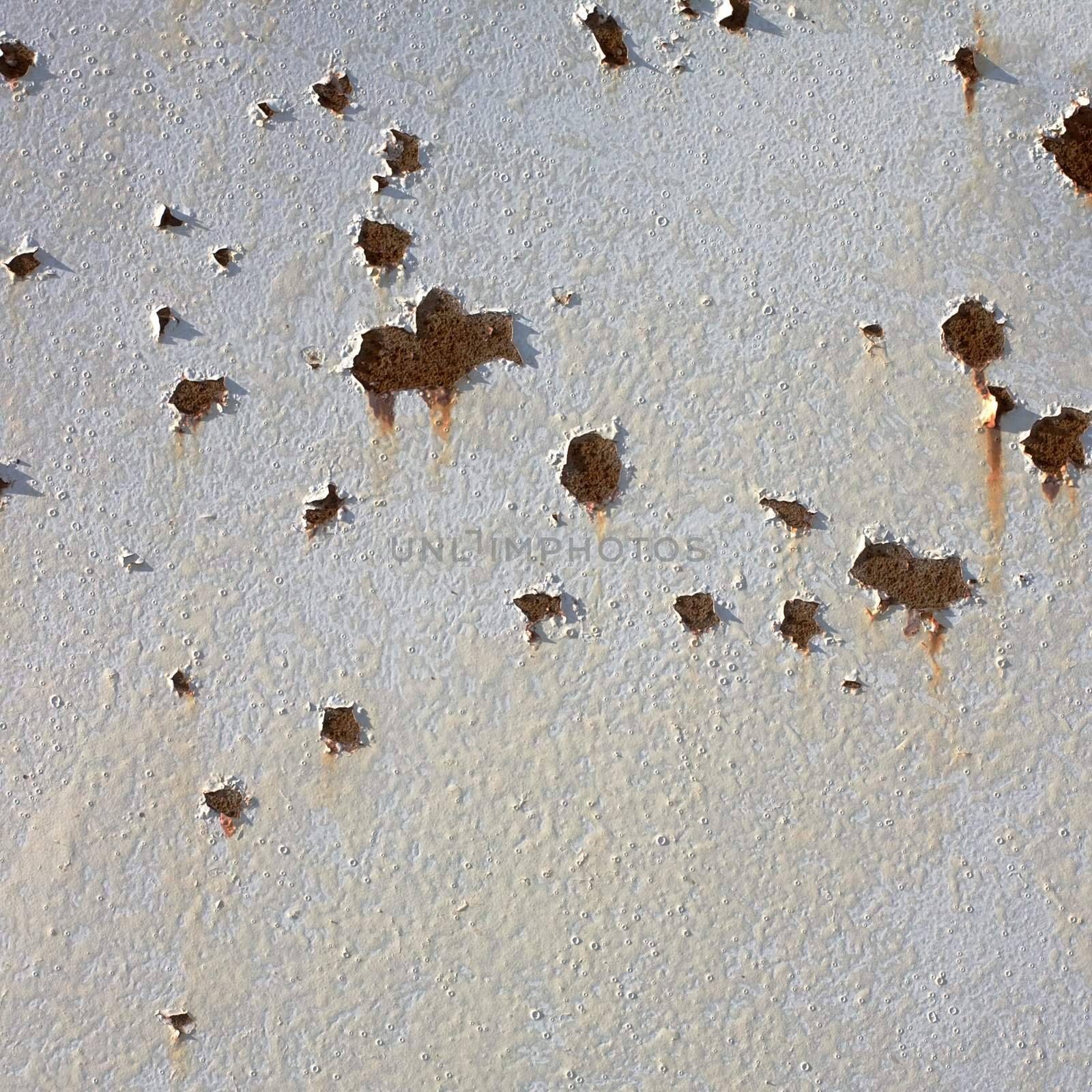 The decayed peeled wall