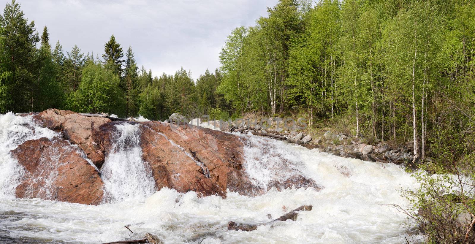 Panoramic photo of a waterfall by pzaxe