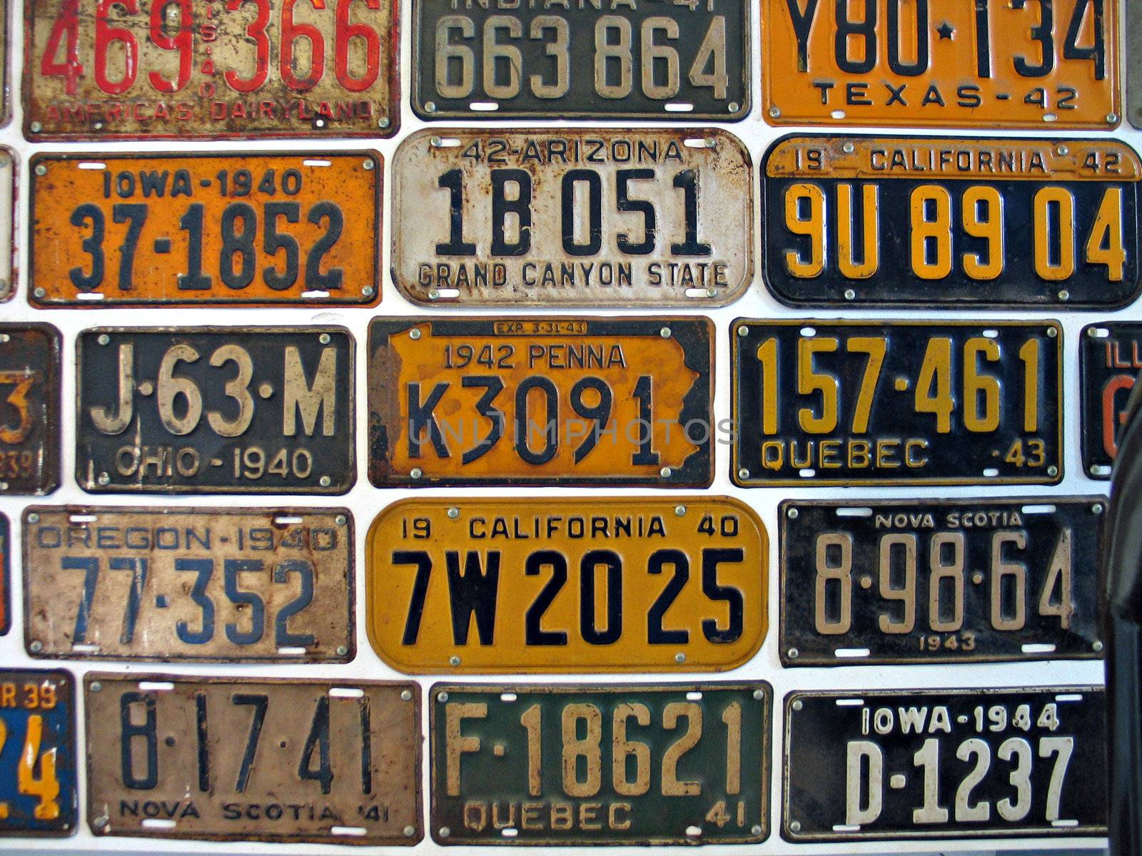 Old licence plates by Ronyzmbow