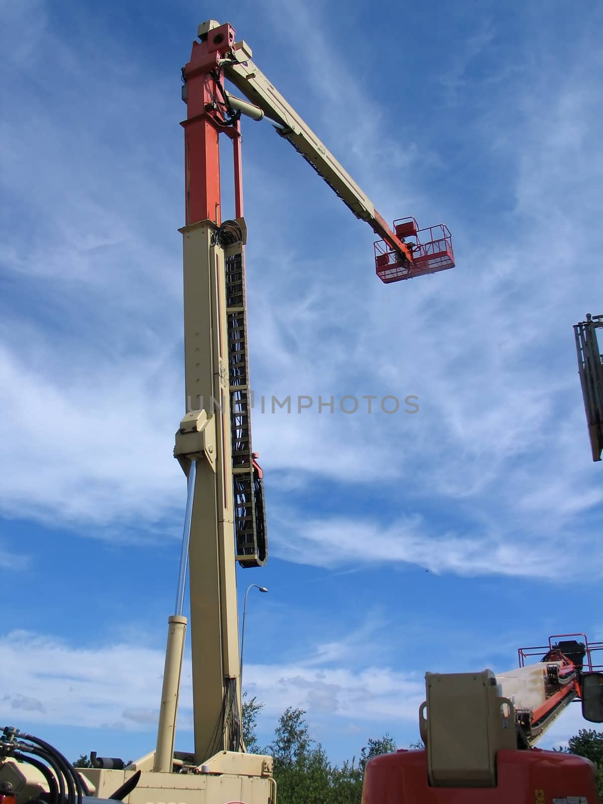 Tall mobile crane by Ronyzmbow
