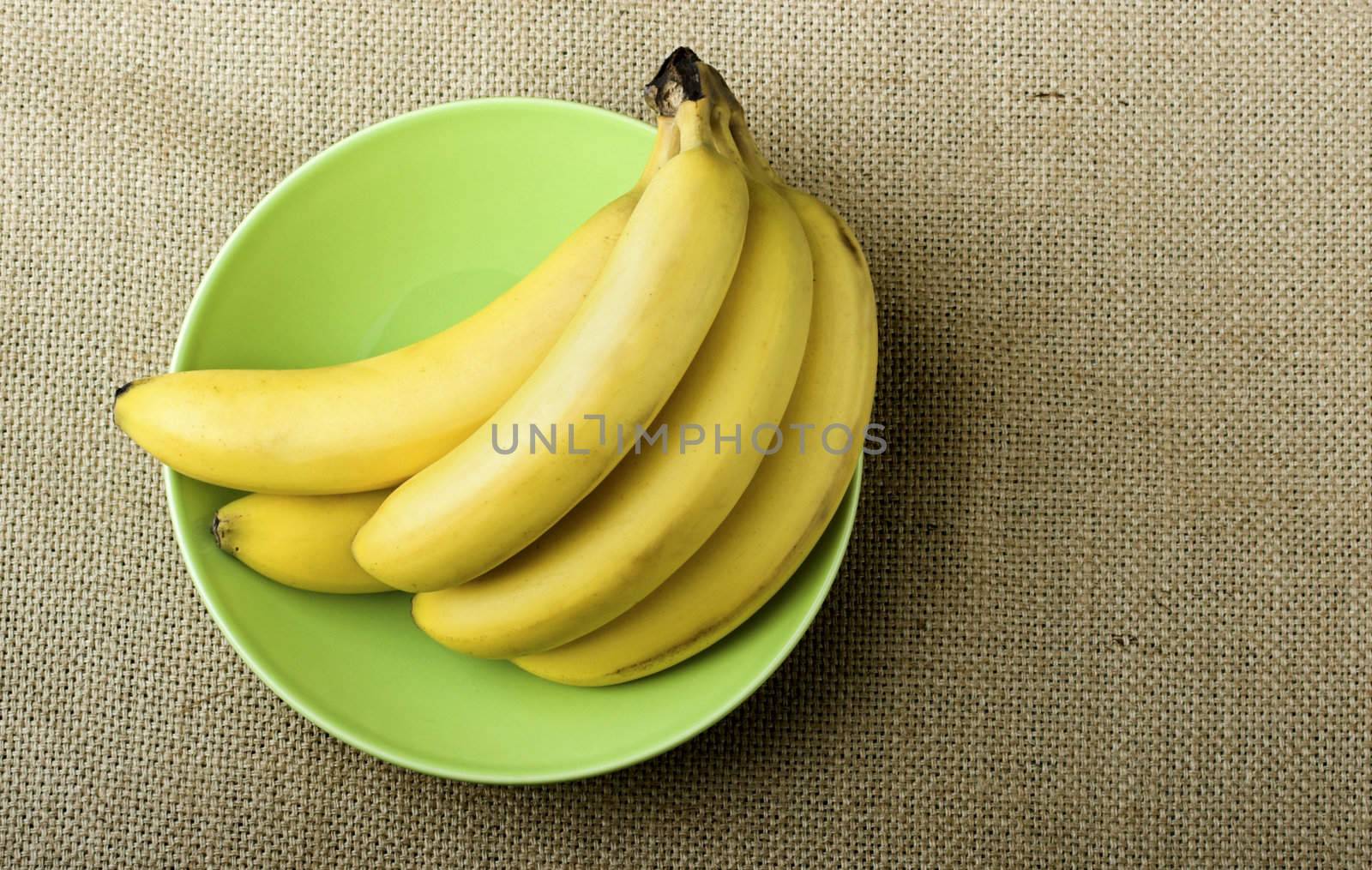 Bananas in a green plate