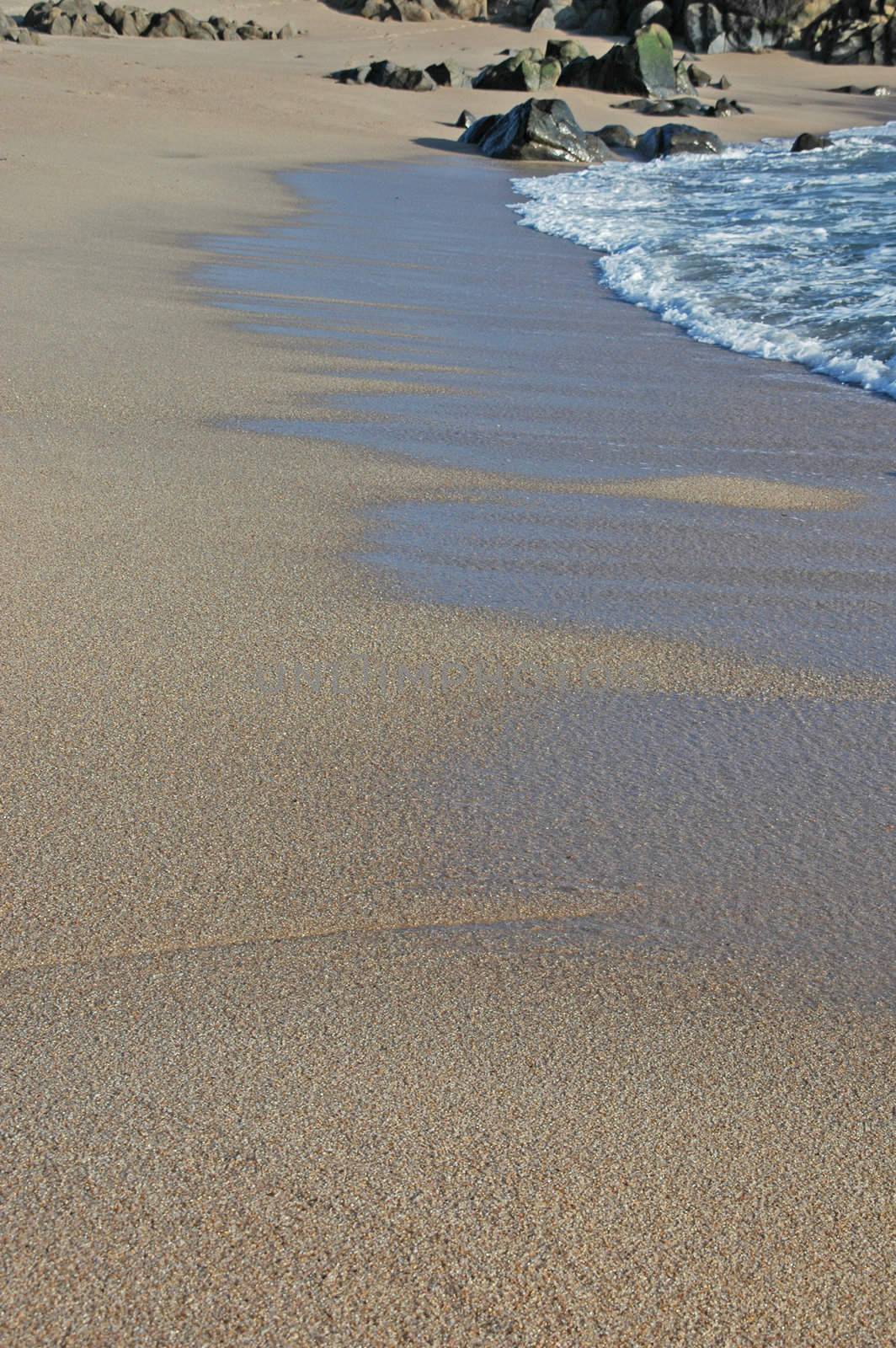 Footprints going over a sand dune by raalves