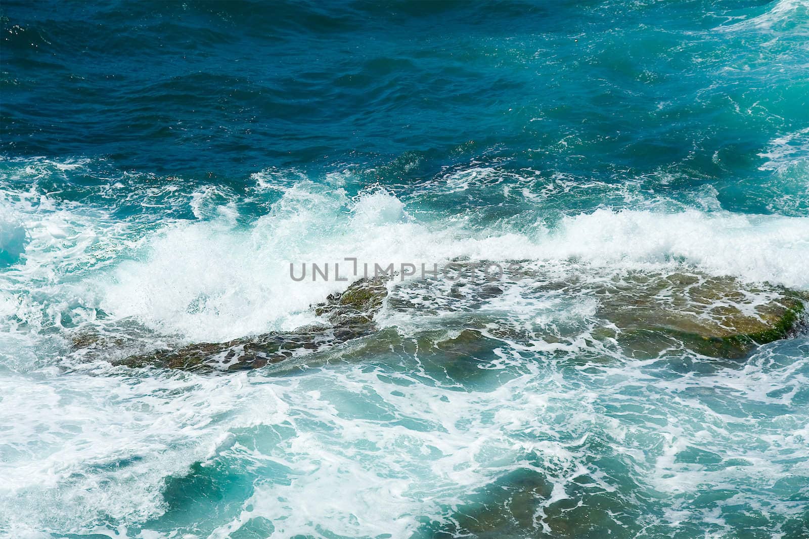 Waves of Mediterranean sea by Vladimir