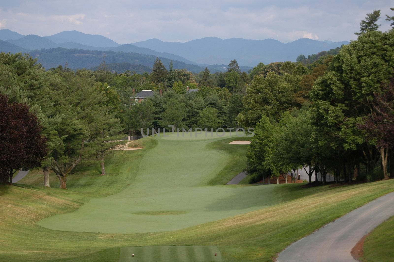 A long golf fairway in the North Carolina mountains
