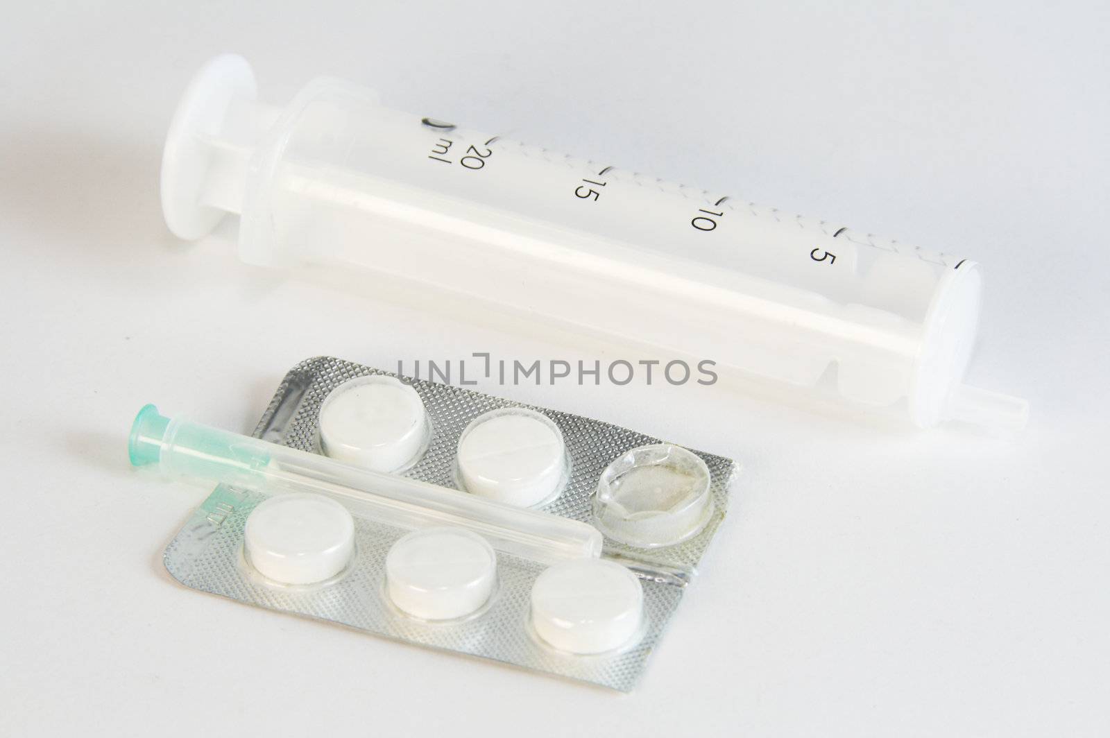 Tablet syringe by Dominator