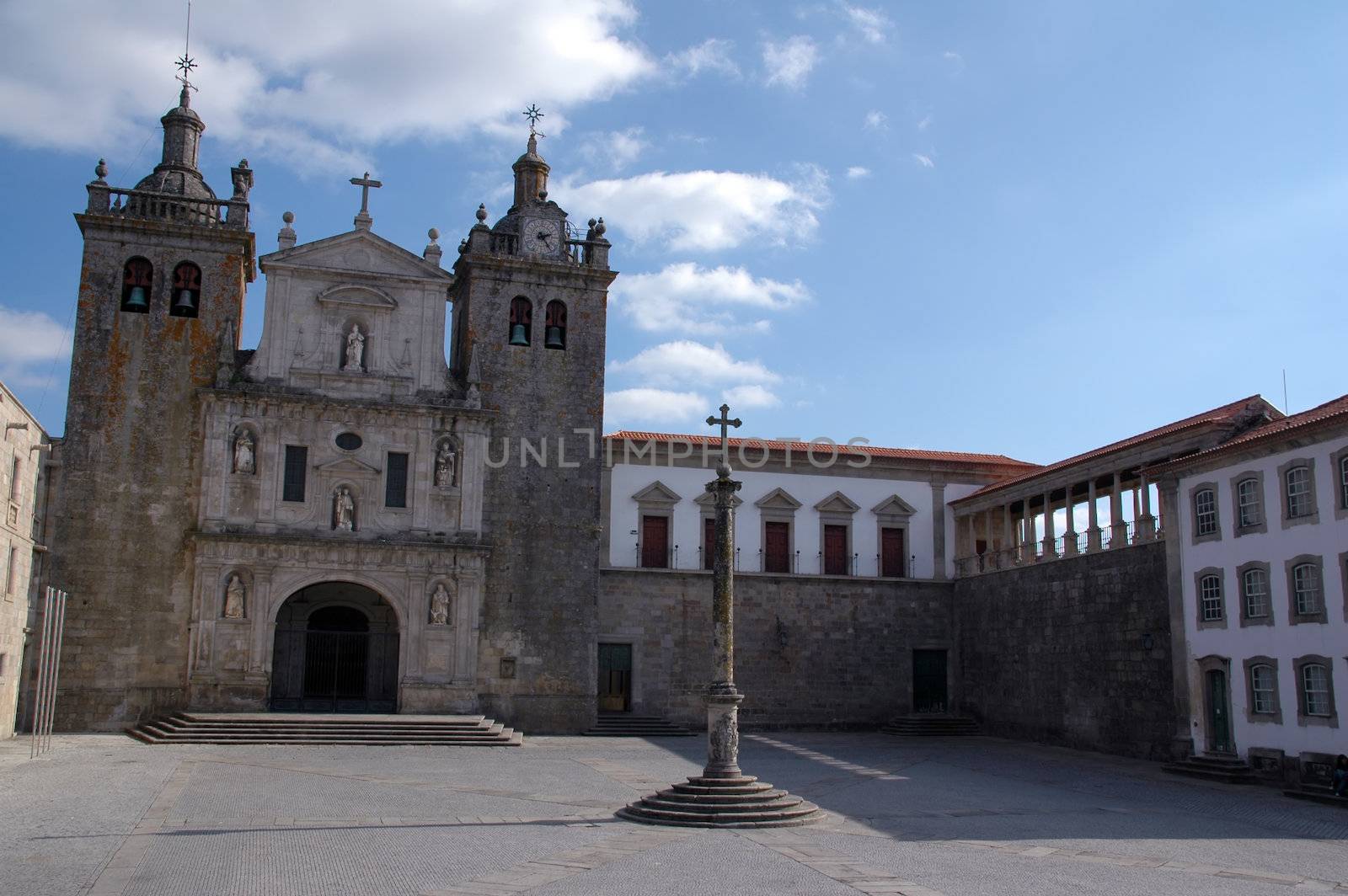 church of s� in Viseu, Portugal by raalves