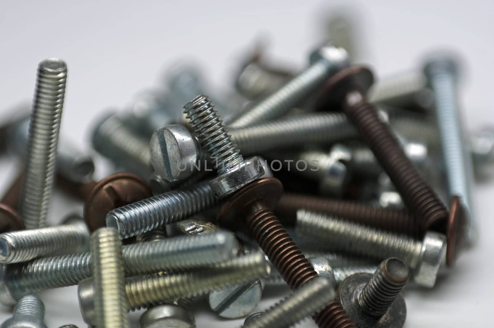 a lot of screws, silbern or brown