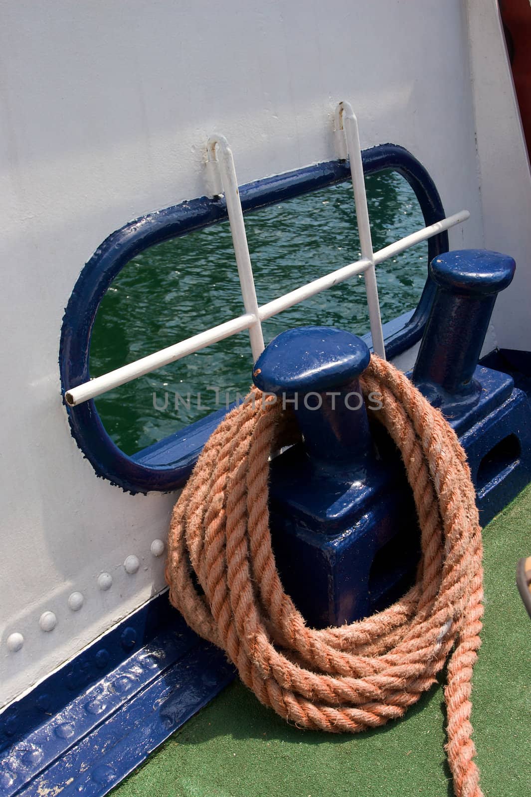 The ships board with the cord