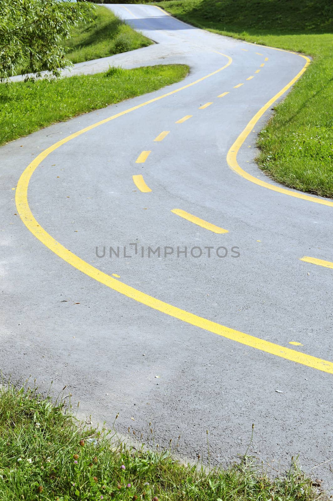 Curved bicycle road with yellow paint
