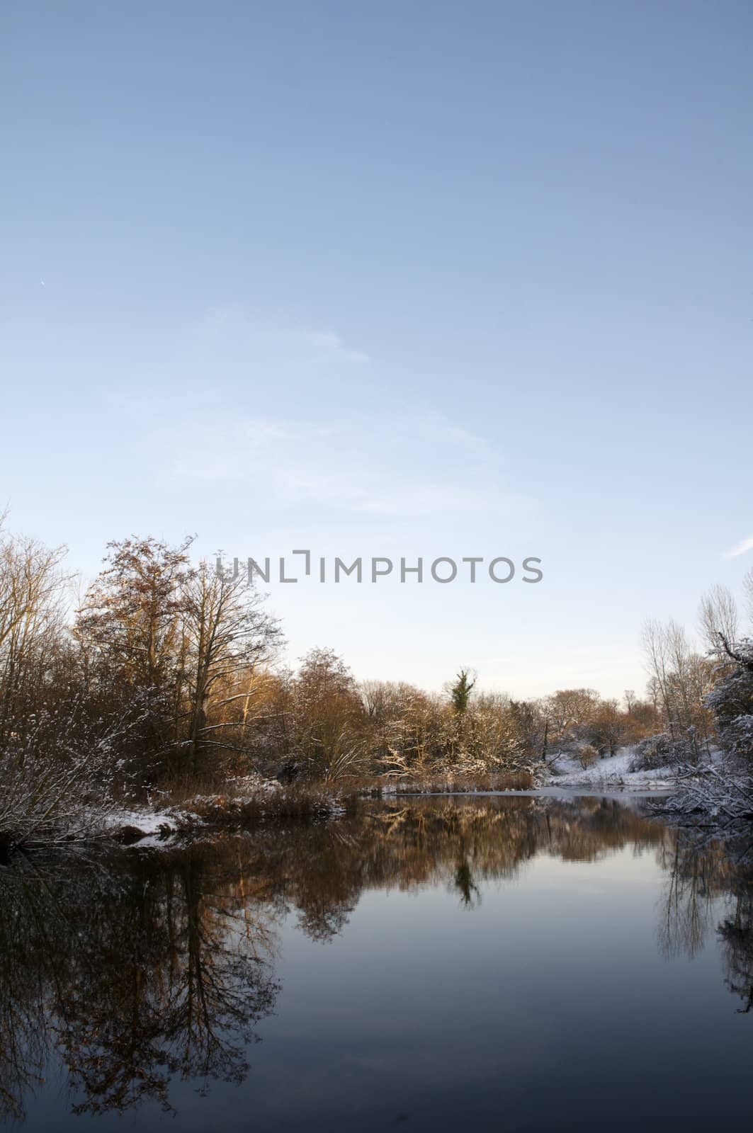 Winter lake by mbtaichi