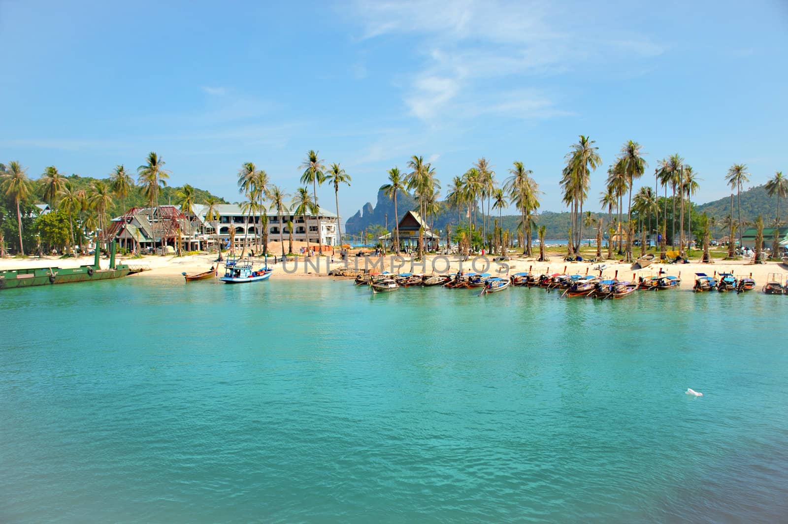 A beuatifu beach with boats and palmtrees