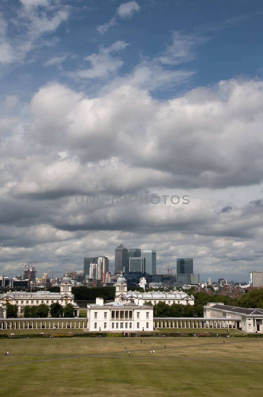 London skyline by mbtaichi