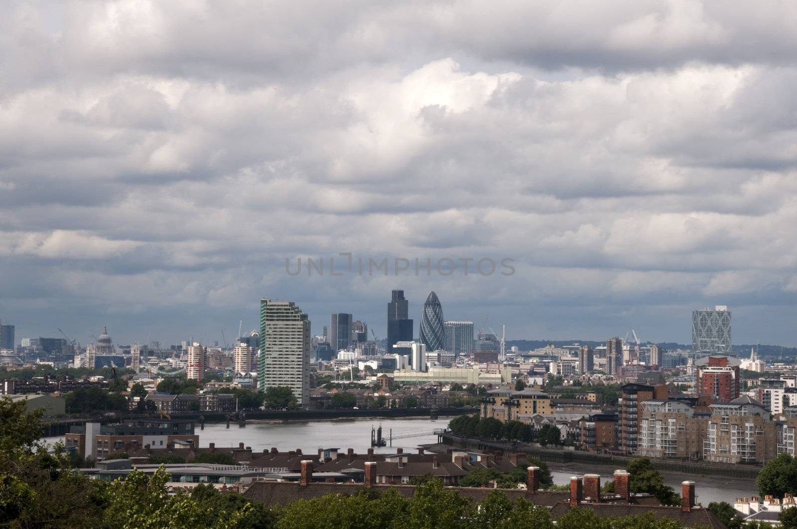 London skyline by mbtaichi