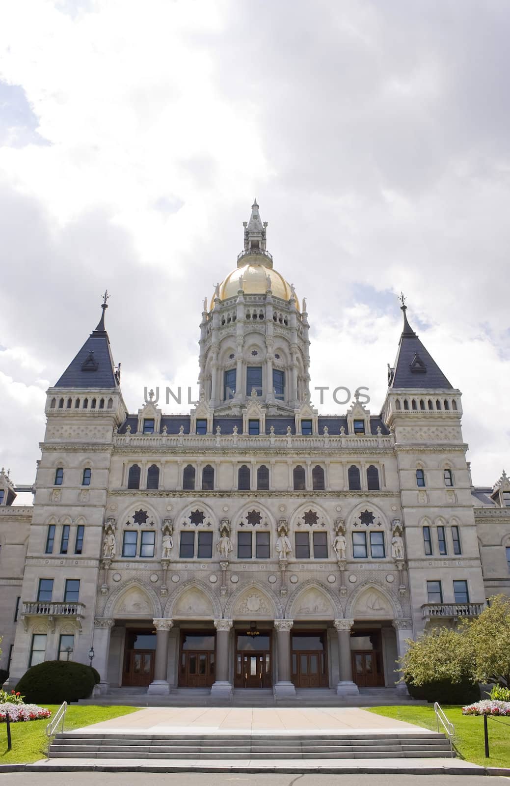 Thie golden-domed capitol building in Hartford, Connecticut.