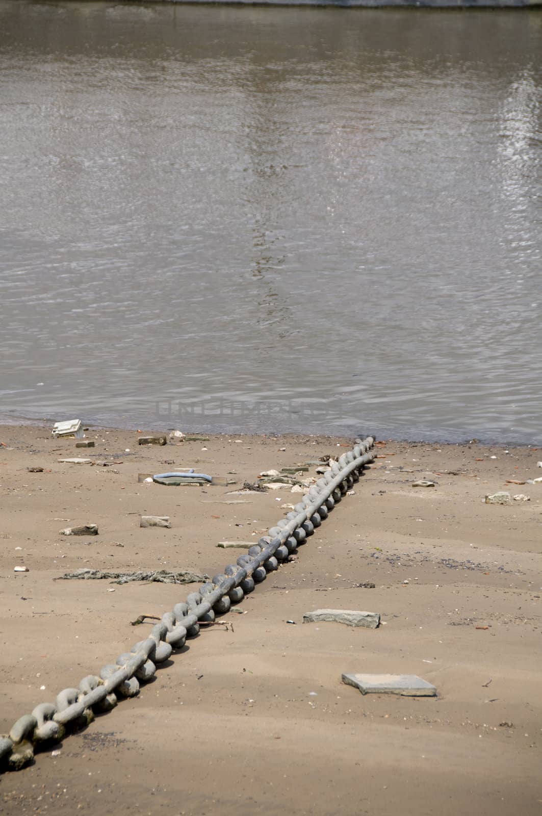 A chain on the beach of the river Thames