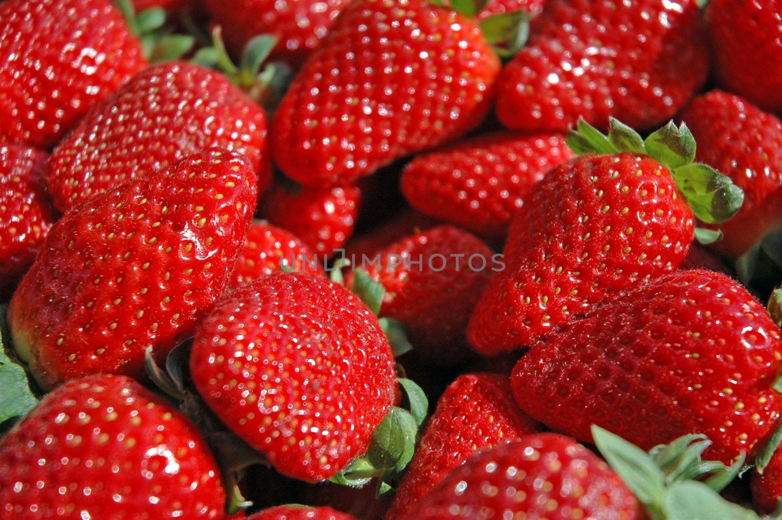 fresh strawberries by raalves