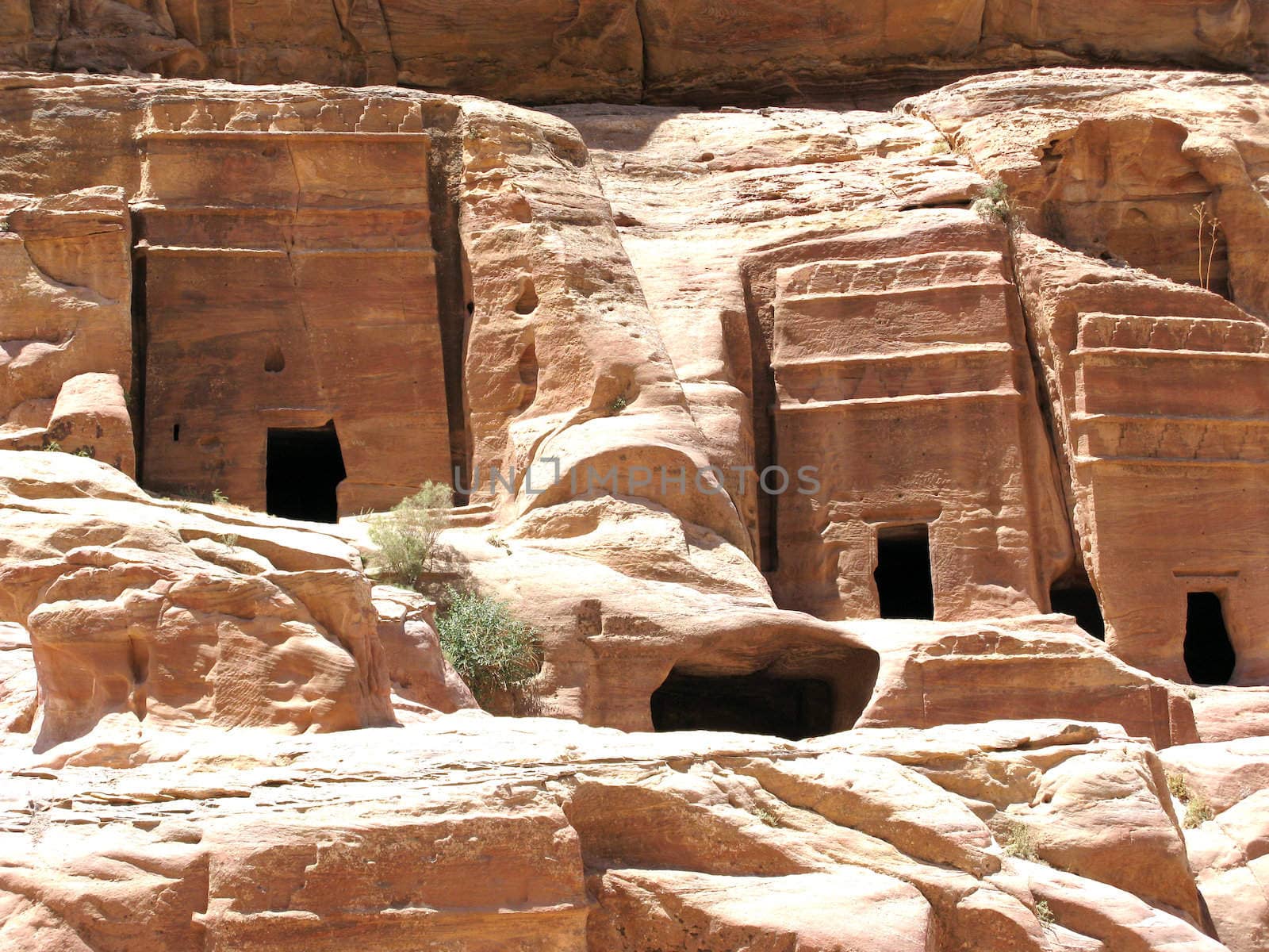 Necropolis in Petra by vintrom