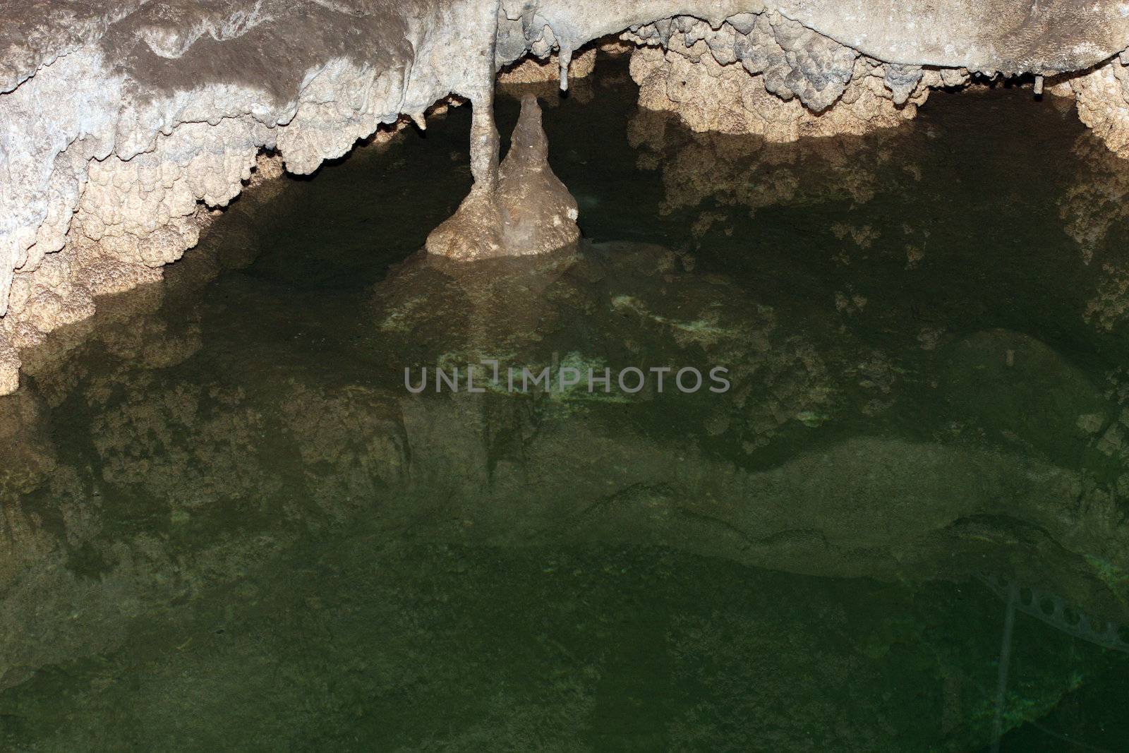 Underground lake by fedlog
