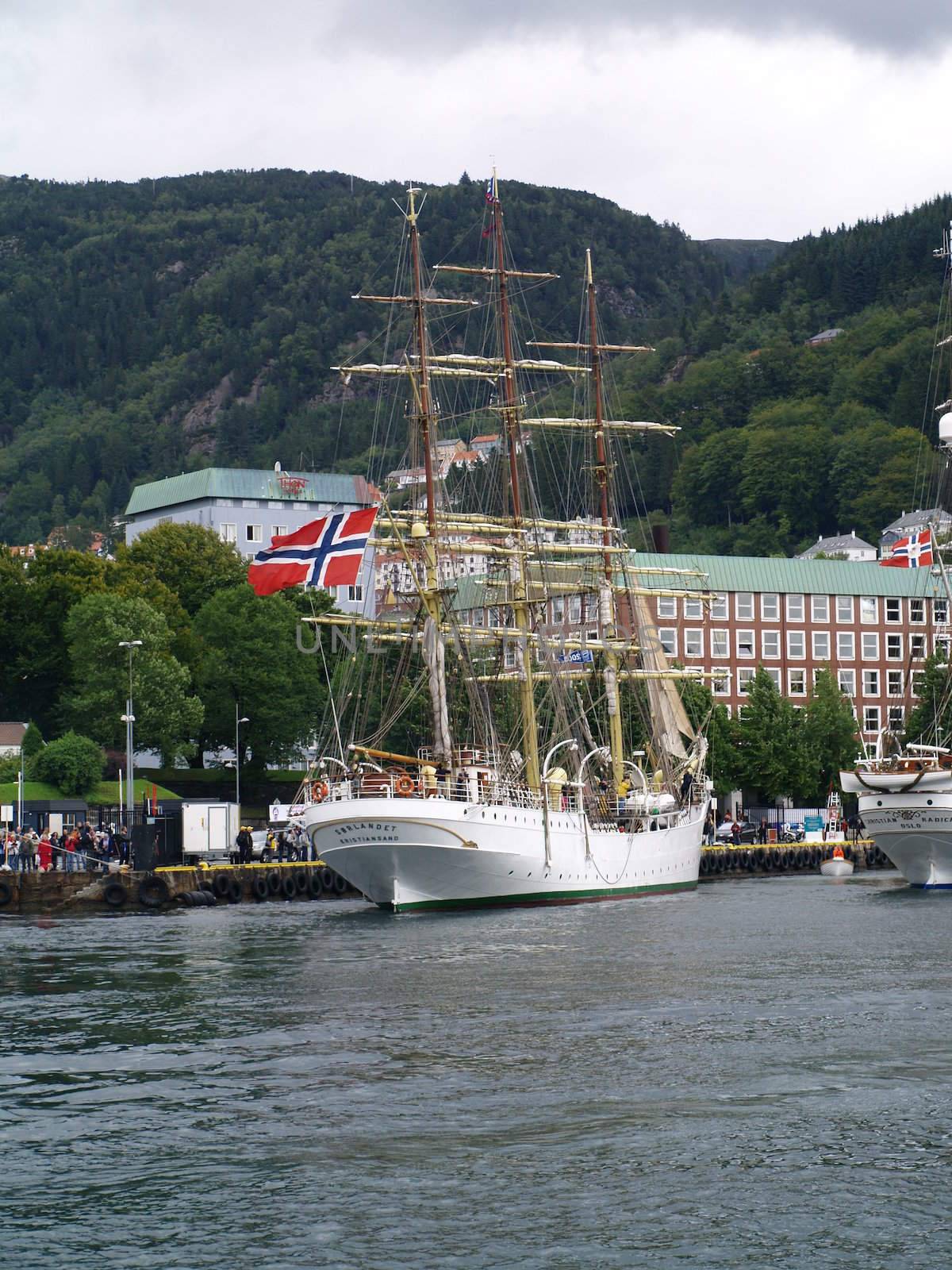 ship in Bergen by viviolsen