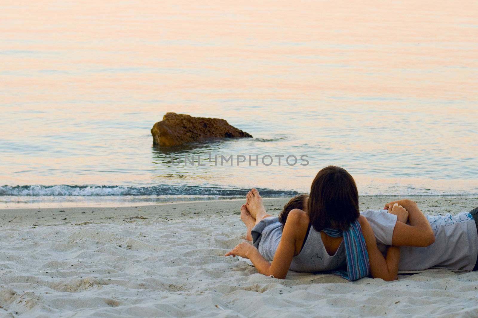 couple on the beach by marylooo