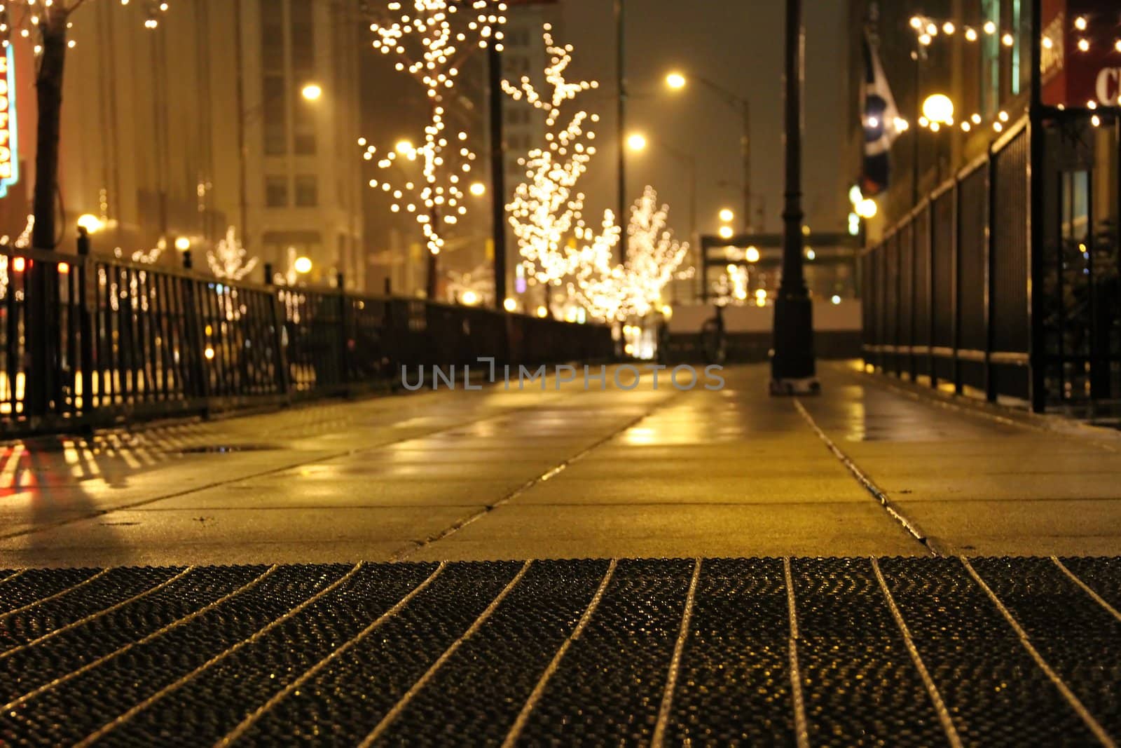 late night city sidewalk by jasony00