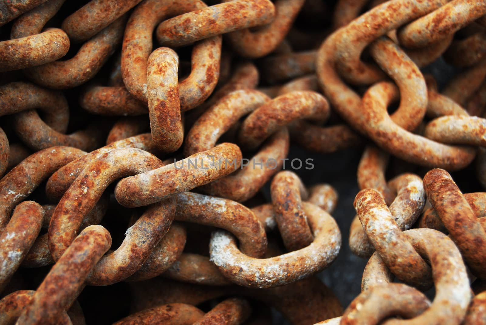 Rusty chains by Jule_Berlin