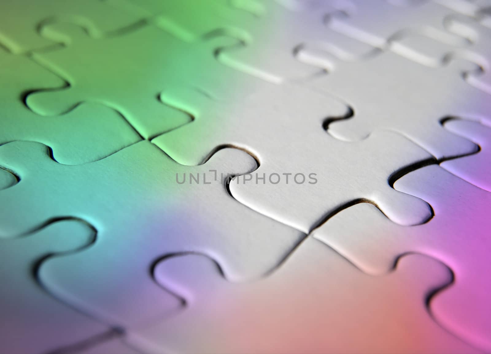  Rainbow coloured jigsaw puzzle with plain pieces