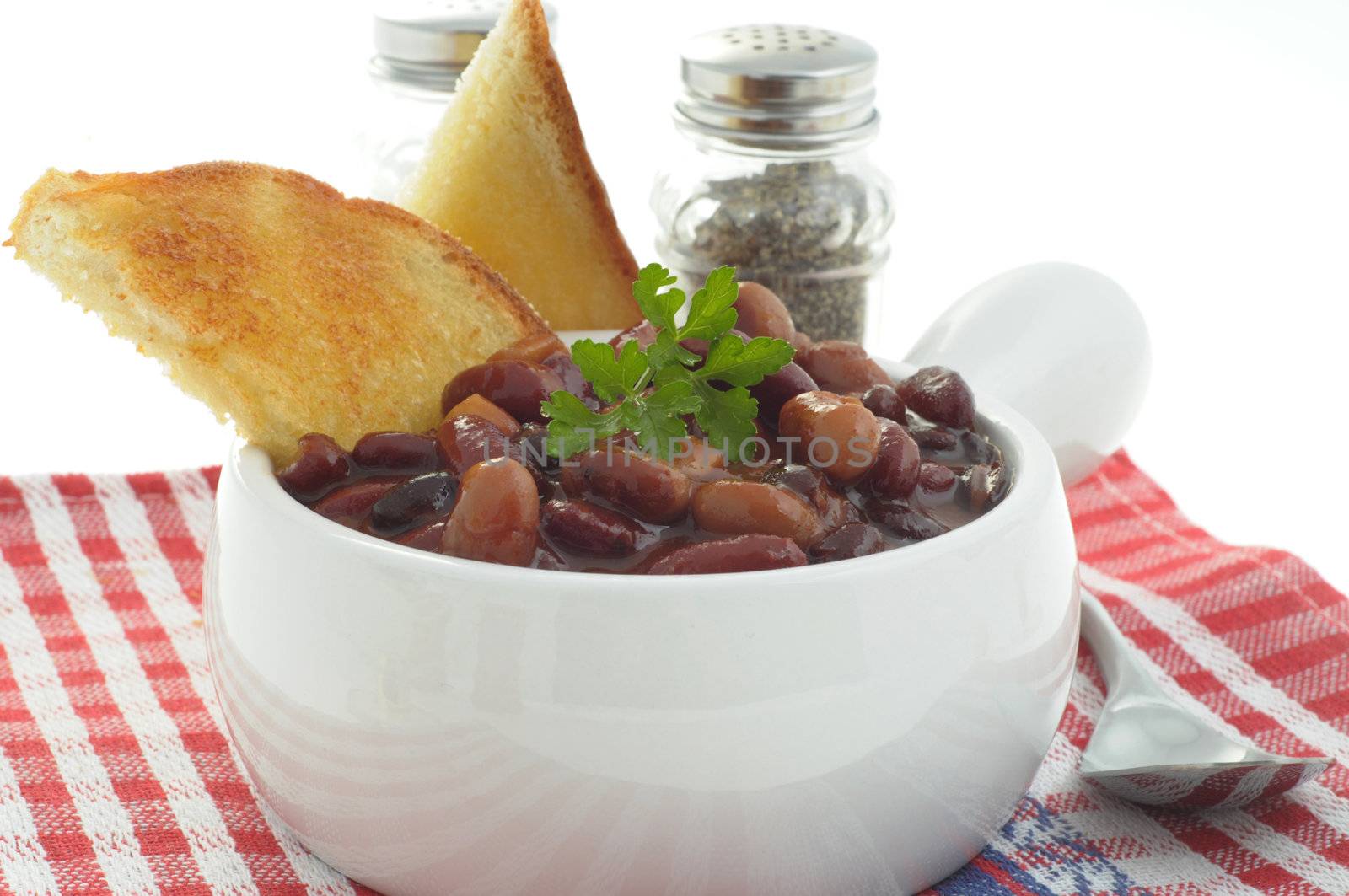 Bowl of baked beans served with toast.