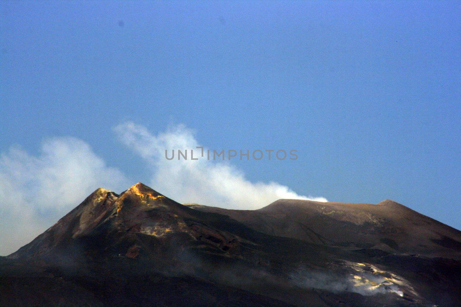 Etna Erupting by keki